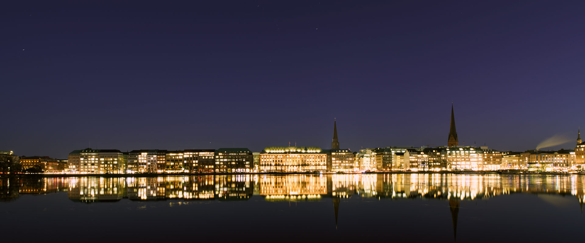 Hamburg Binnenalster at dusk