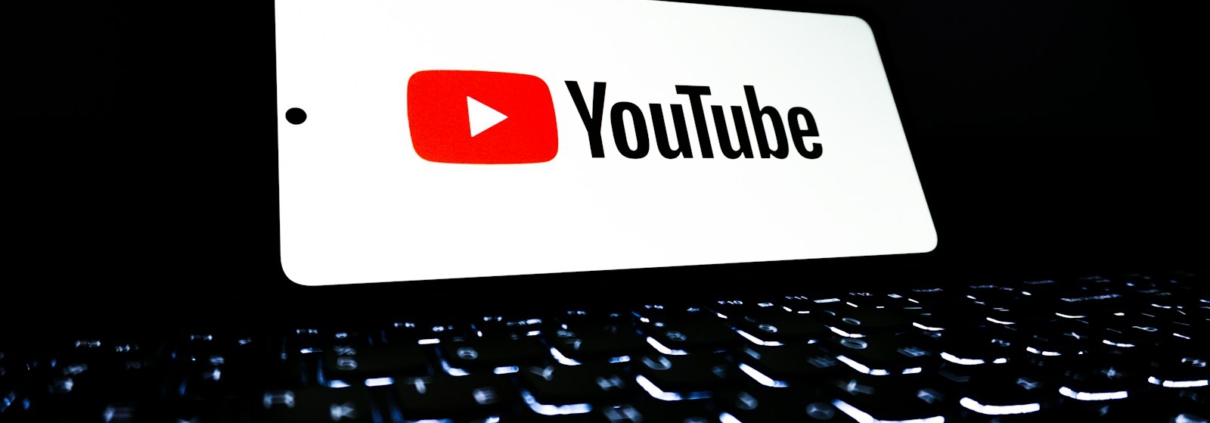 Youtube logo displayed on a keyboard.